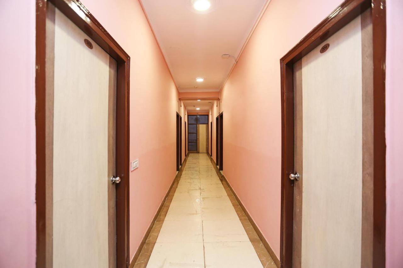 Hotel Oyo Flagship 14774 Sector 14 Gurgaon Extérieur photo