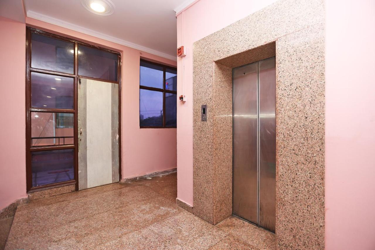 Hotel Oyo Flagship 14774 Sector 14 Gurgaon Extérieur photo