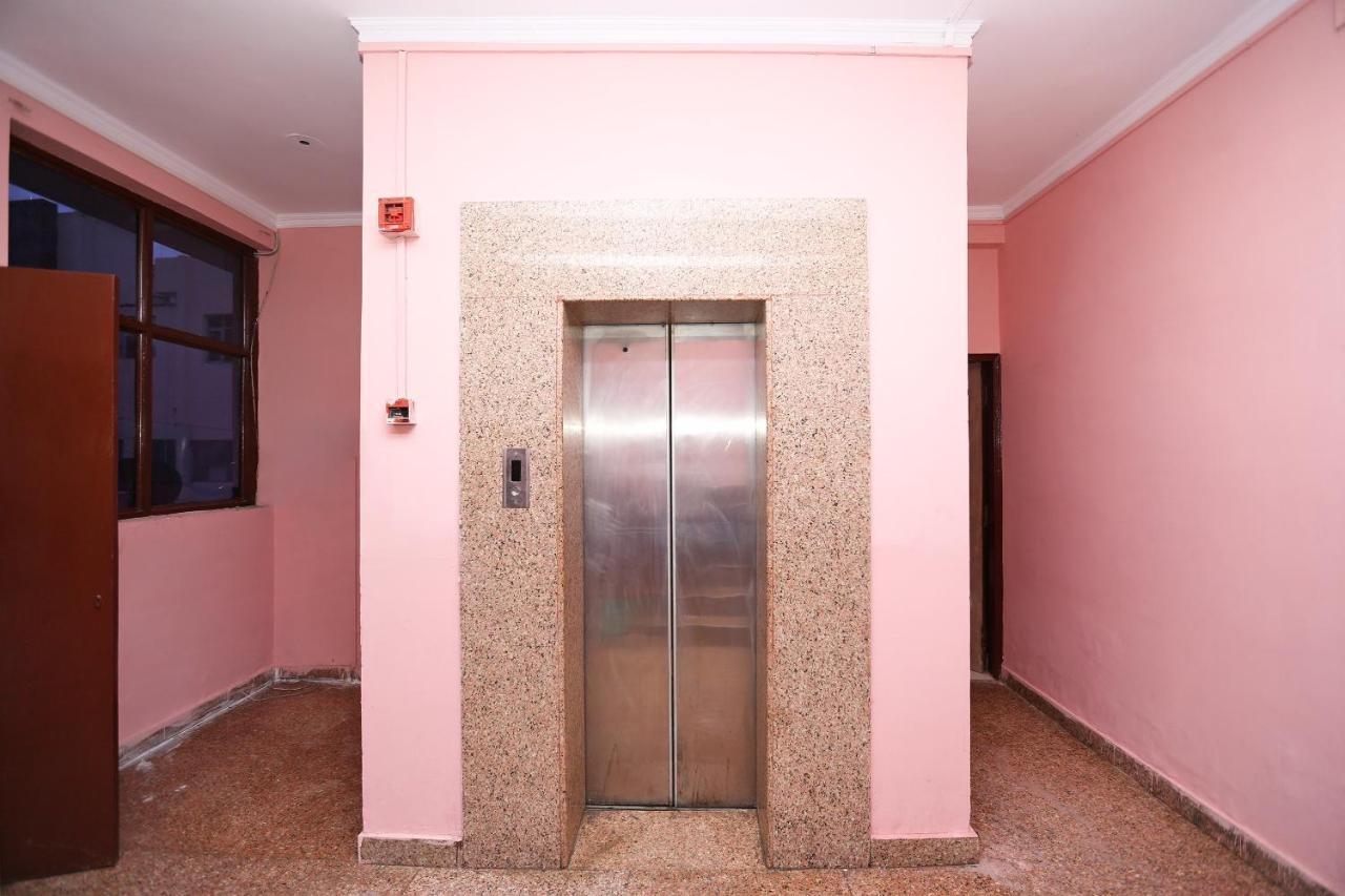 Hotel Oyo Flagship 14774 Sector 14 Gurgaon Extérieur photo